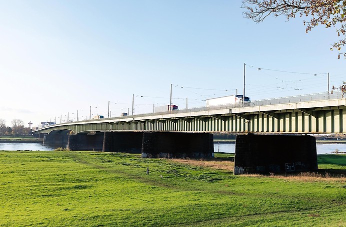 Kardinal-Frings-Brücke in Fahrtrichtung Düsseldorf gesperrt