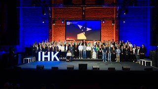 Bei der großen IHK-Bestenehrung standen die besten Absolventinnen und Absolventen des Prüfungsjahrgangs 2026 im Mittelpunkt.