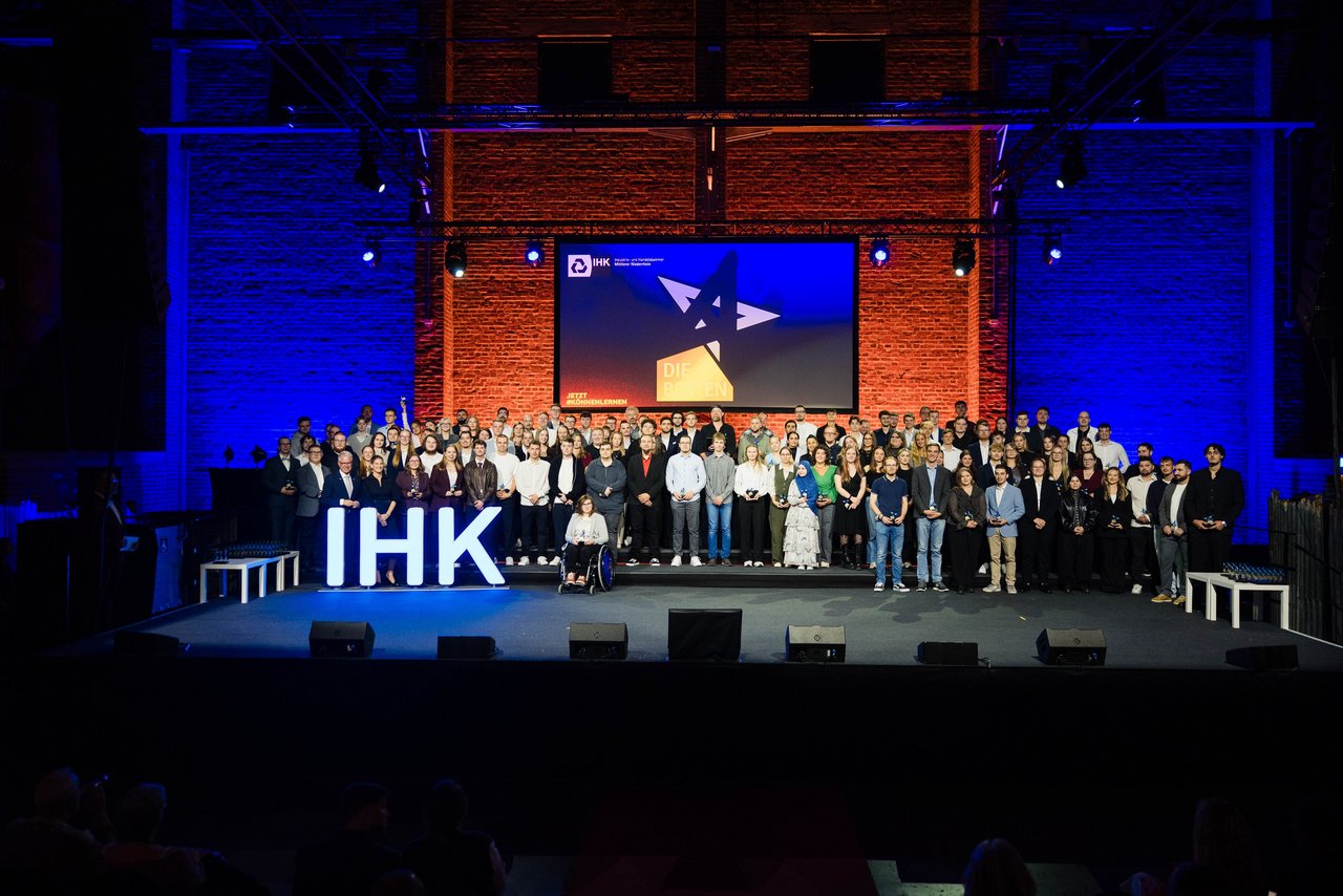 Bei der großen IHK-Bestenehrung standen die besten Absolventinnen und Absolventen des Prüfungsjahrgangs 2026 im Mittelpunkt.