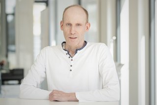 Oliver Lorsong ist Mitarbeiter im Service Center.
