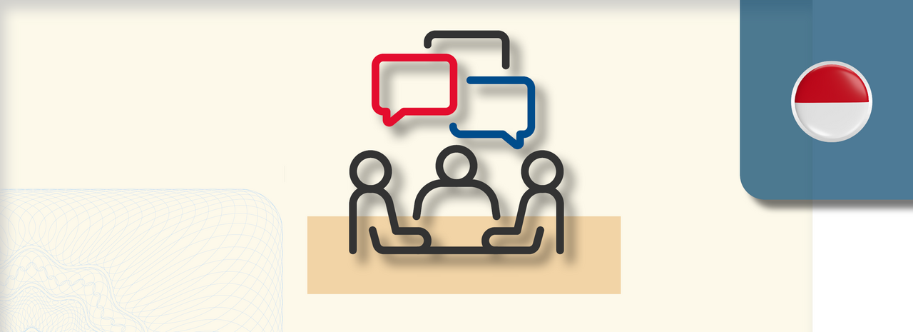 Grafik zeigt drei stilisierte Personen an einem Tisch, darüber drei Sprechblasen in Rot, Blau und Schwarz als Symbol für Kommunikation und Austausch. Rechts oben befindet sich ein rundes Icon mit der Flagge Indonesiens.