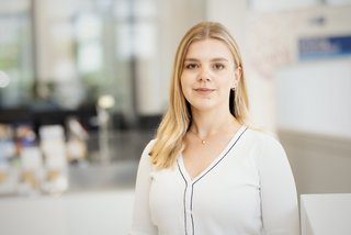 Anna Redelberger ist Prüfungskoordinatorin im Geschäftsbereich Ausbildung.