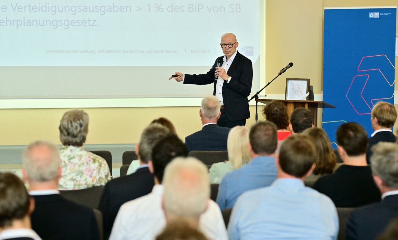 Dr. Rainer Kambeck, Bereichsleiter „Wirtschafts- und Finanzpolitik, Mittelstand“ bei der Deutschen Industrie- und Handelskammer, erläuterte die wirtschaftspolitischen Vorhaben der Bundesregierung.