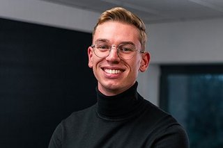 Luc Schläger ist Prokurist des Übersetzungsbüros intercontact translations aus Krefeld.