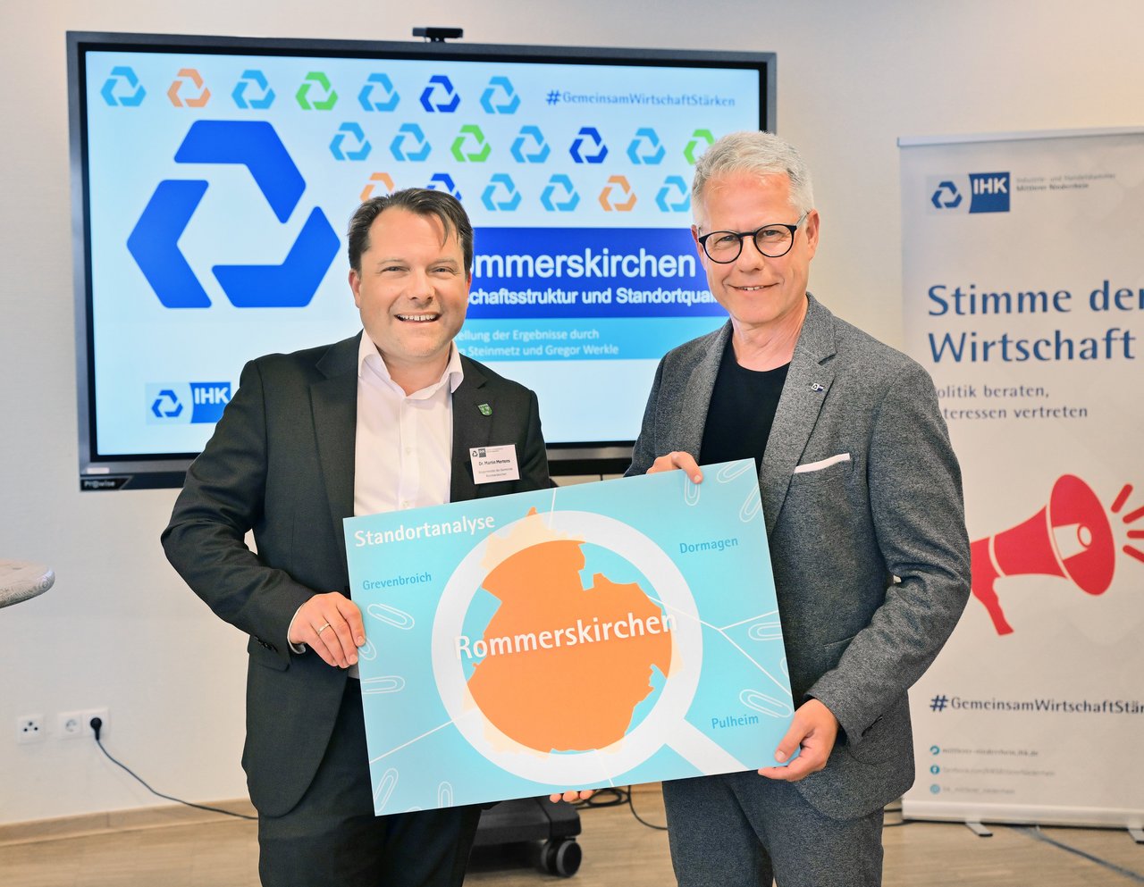 Dr. Martin Mertens (l.), Bürgermeister der Gemeinde Rommerskirchen, und IHK-Hauptgeschäftsführer Jürgen Steinmetz diskutierten über den Wirtschaftsstandort Rommerskirchen.