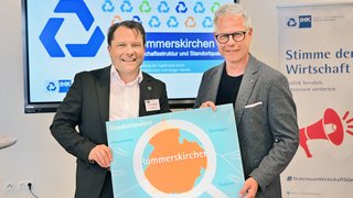 Dr. Martin Mertens (l.), Bürgermeister der Gemeinde Rommerskirchen, und IHK-Hauptgeschäftsführer Jürgen Steinmetz diskutierten über den Wirtschaftsstandort Rommerskirchen.
