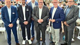 Sie diskutierten beim IHK-Brücken-Talk (v.l.n.r.): Thomas Nyhsen (STRABAG AG), Tobias Haberland (M. Zietzschmann GmbH & Co. KG), Dr. Alexander Beutling (Lenz und Johlen Rechtsanwälte), Oliver Krischer (Minister für Umwelt, Naturschutz und Verkehr des Landes Nordrhein-Westfalen), Jürgen Steinmetz (IHK-Hauptgeschäftsführer) und Dr. Udo Pasderski (DEGES GmbH). 