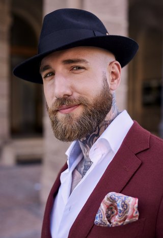 Keynote Speaker Dominic von Proeck wird einen Live-Einblick geben, wie sich sein KI-Start-up Leaders of AI zu einer hybriden Organisation aus Menschen und KI-Assistenten entwickelt hat. Foto: IHK