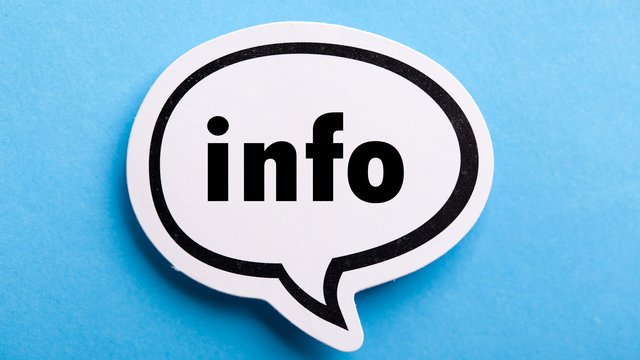 Sprechblase mit dem Wort „info“ auf blauem Hintergrund.
