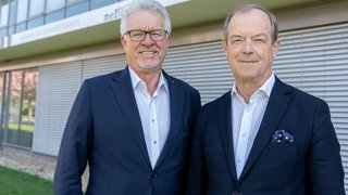 Prof. Dr. Michael Hallek (r.), Vorsitzender des Sachverständigenrats zur Begutachtung der Entwicklung im Gesundheitswesen, wurde von IHK-Netzwerk-Sprecher Prof. Dr. Dieter Welsink (medicoreha Dr. Welsink Rehabilitation GmbH) begrüßt. 