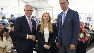 Jürgen Steinmetz (l.), IHK-Hauptgeschäftsführer und Honorarkonsul der Ukraine, begrüßte Oksana Tarasyuk, Generalkonsulin der Ukraine in Düsseldorf, und Oleksii Makeiev, Botschafter der Ukraine in Deutschland. 