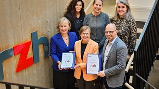 Sie haben eine Schulpartnerschaft vereinbart (untere Reihe, v.l.): Caroline Hartmann-Serve (Geschäftsführerin), Danièle Hamdan (Schulleiterin) und Daniel Knüppe (stellvertretender Schulleiter) sowie (obere Reihe, v.l.) Gabriele Götze (IHK-Beraterin), Alissa Glienke-Philipps (Personalreferentin) und Anja Kuhlen (StuBo).