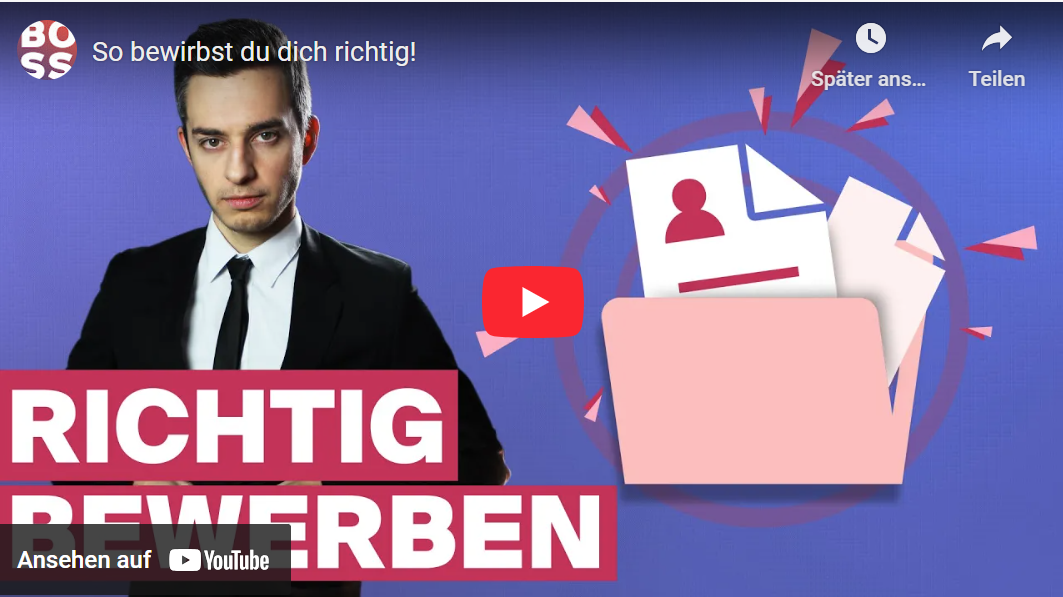 Vorschaubild eines YouTube-Videos mit dem Titel „So bewirbst du dich richtig!“. Links im Bild steht ein Mann im Anzug mit ernster Miene vor violettem Hintergrund. Rechts ist eine stilisierte Bewerbungsmappe mit Bewerbungsunterlagen zu sehen. In der Mitte befindet sich das rote YouTube-Play-Symbol. Unten im Bild steht in großen weißen Großbuchstaben auf rotem Hintergrund: „RICHTIG BEWERBEN“.