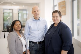 Das Team Verzeichnisführung besteht aus (v.l.) Jeyamala Selvanayagam, Thomas Schrörs-Runo und Judith Niemöller.