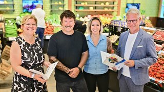 IHK-Hauptgeschäftsführer Jürgen Steinmetz (r.) und IHK-Geschäftsführerin Daniela Perner (l.) stellten gemeinsam mit Carsten Zielke und Ausbilderin Stefanie Schütt den Bildungsbericht vor. 